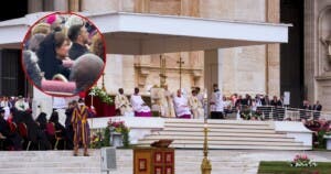Raquel Peña participa en inicio del pontificado de León XIV
