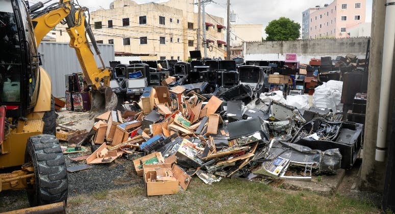 Destruyen 1,556 maquinas tragamonedas