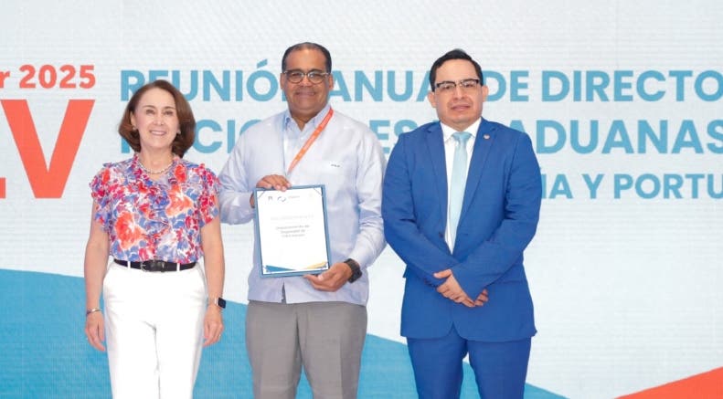 Aduanas recibe reconocimiento en El Salvador