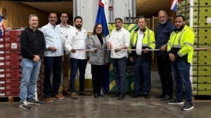 Llegan Filadelfia dos furgones con uvas de RD