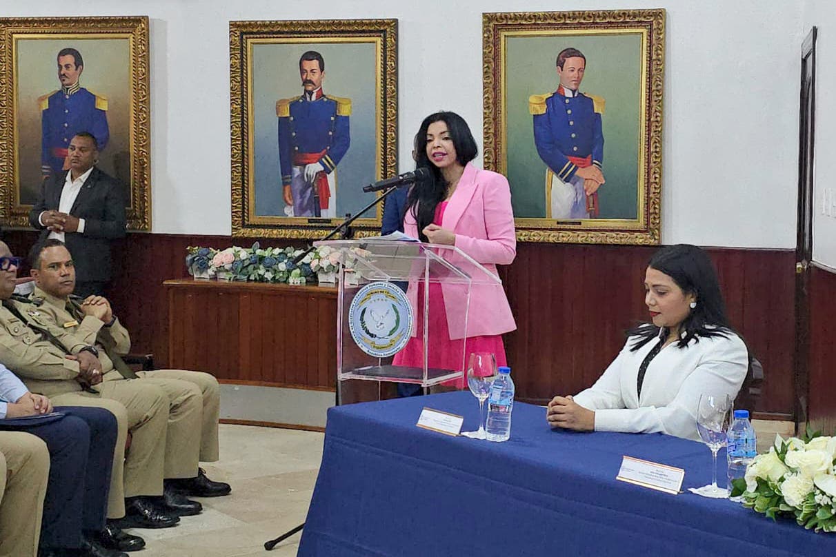 Yeni Berenice llama a jóvenes a estudiar y valorar sus derechos