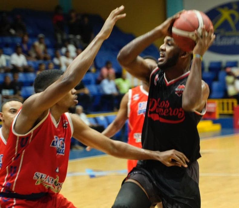 Mejía lidera triunfo de Pioneros en final