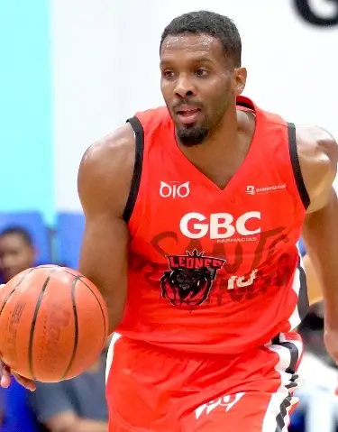 Leones triunfan con debut de Gerardo