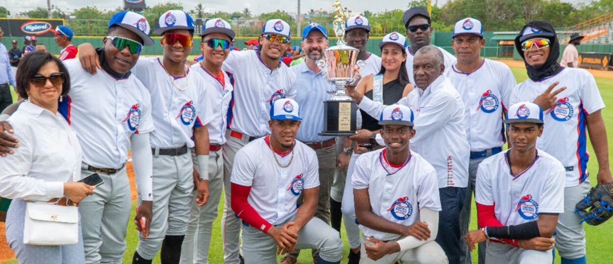 Dedican a Jorge Sturla Ferrer torneo de béisbol La Romana