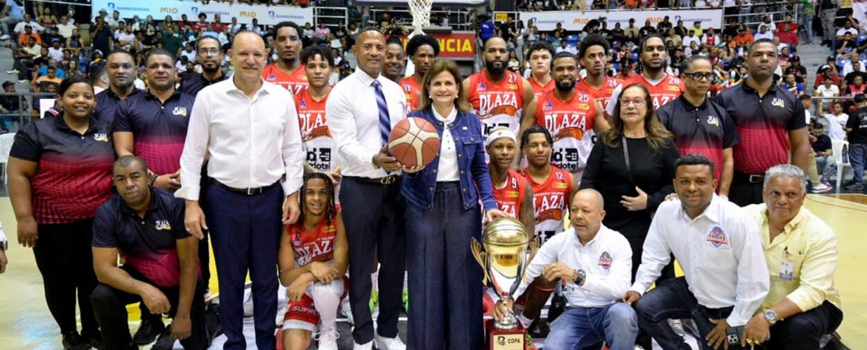 Plaza Valerio celebra en grande en baloncesto Santiago