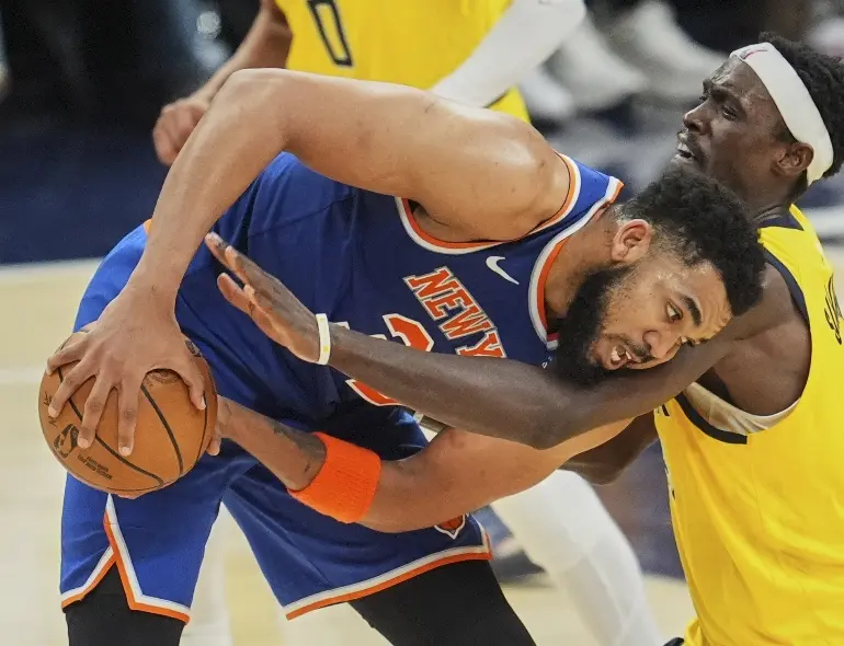 Evaluarán hoy rodilla izquierda de Karl Towns