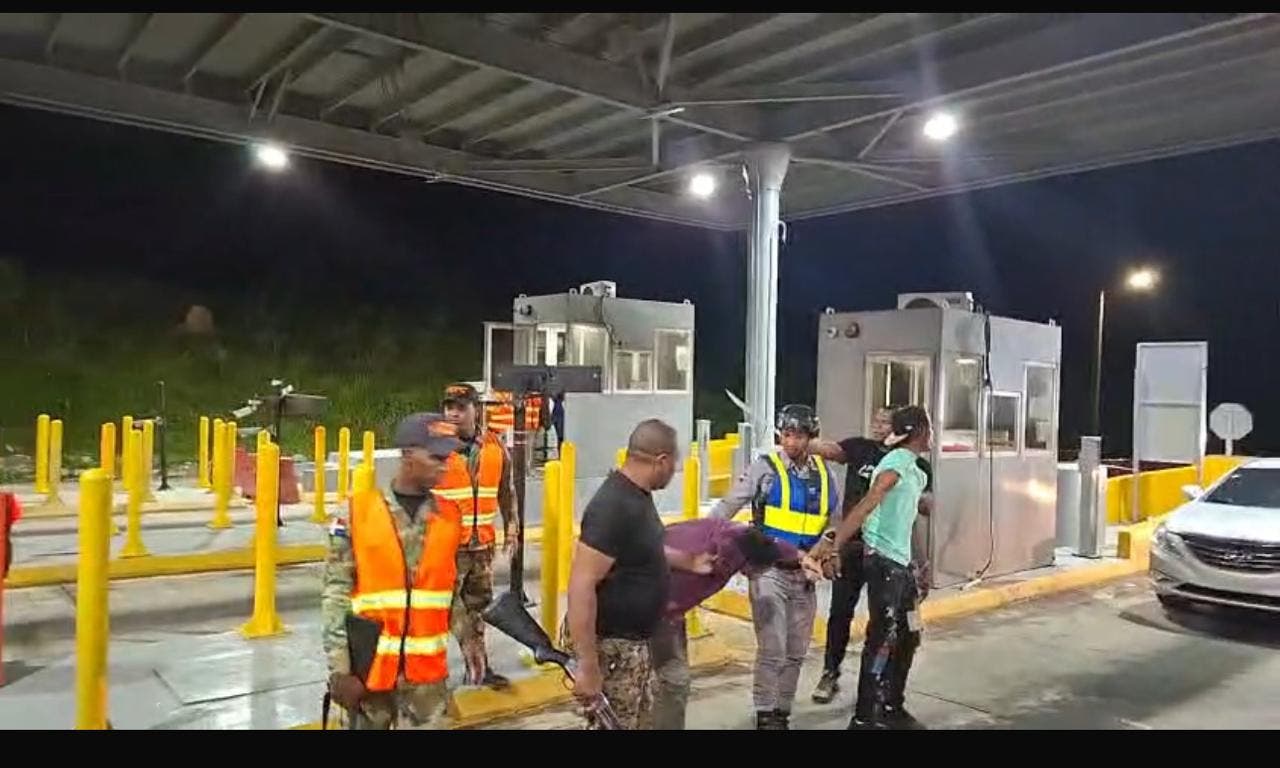 COMIPOL recupera vehículo robado en SDE
