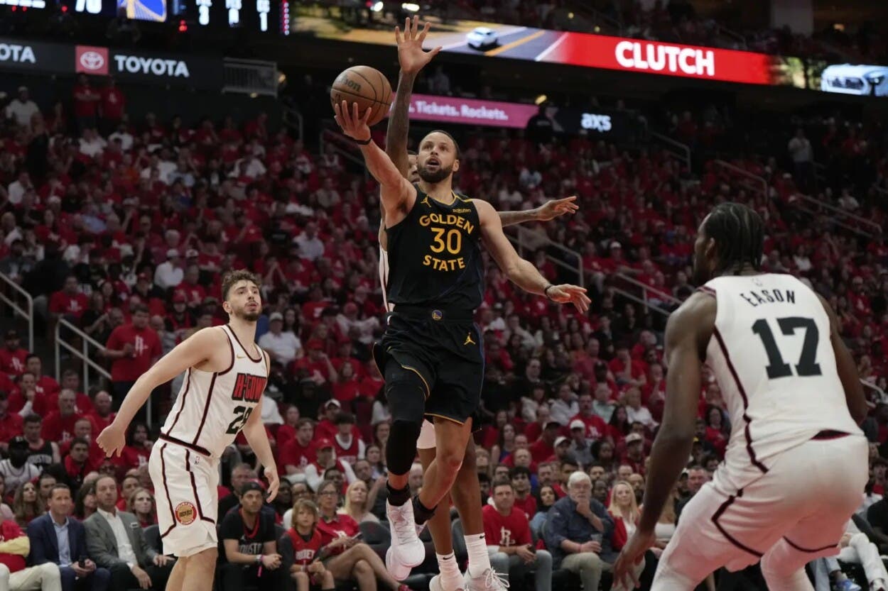Stephen Curry y Buddy Hield lideran a Warriors sobre Rockets en el Juego 7