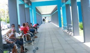 El CMD intensifica protestas hasta reponer a médicos desvinculados