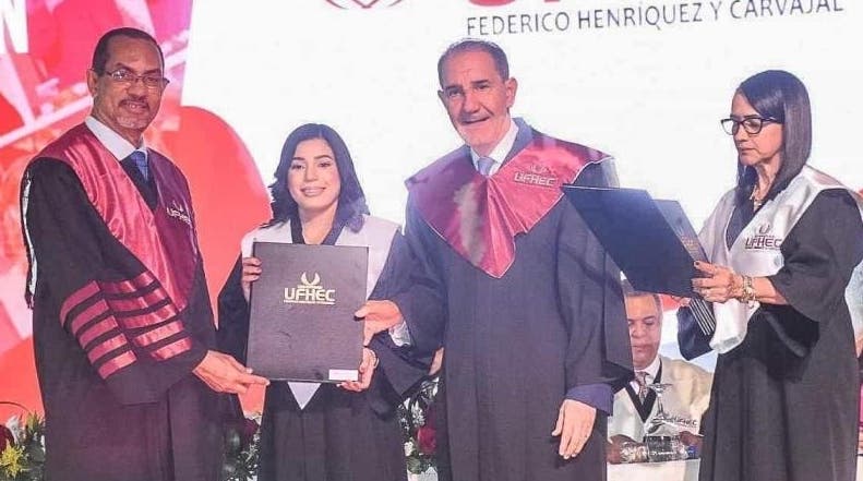 Mujeres son mayoría en las graduaciones