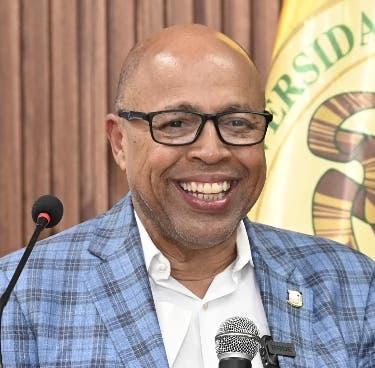 Alfredo Pacheco resalta el impacto educativo de UTECO en el país
