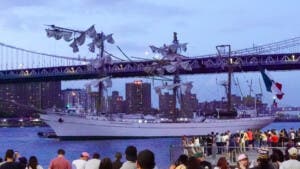 Fallecen 2 tripulantes del buque escuela Cuauhtémoc tras choque contra puente de Brooklyn