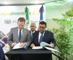 MICM y JAD firman acuerdo cooperación