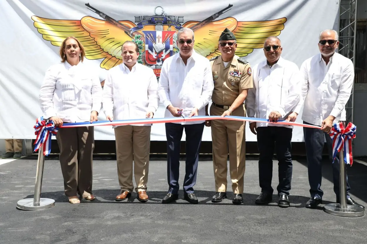 Abinader inaugura planta de ensamblaje de vehículos militares en San Cristóbal