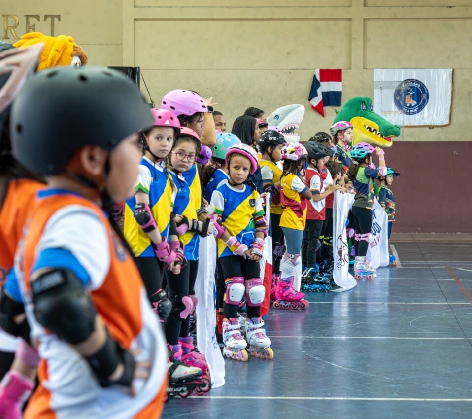 Realizan competencia de patinaje artístico