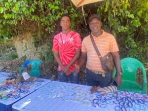 Vendedores optimistas con las construcciones que se realizan en Samaná