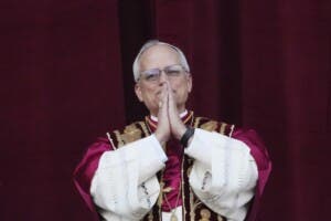 León XIV: “Antes de ser creyentes, estamos llamados a ser humanos»