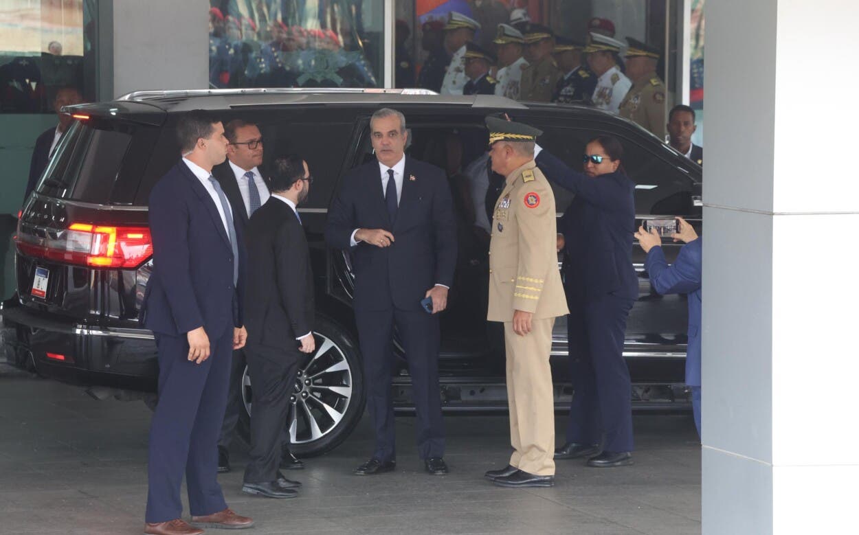 Inicia reunión entre presidente Abinader, Hipólito, Danilo y Leonel sobre crisis de Haití