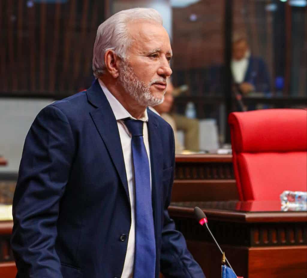 Reforma al Código Laboral lista para debate en un mes, asegura senador; cesantía no se tocará