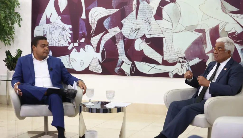 Desmantelan más de 300 mafias en Bienes Nacionales y el CEA, revela Rafael Burgos Gómez