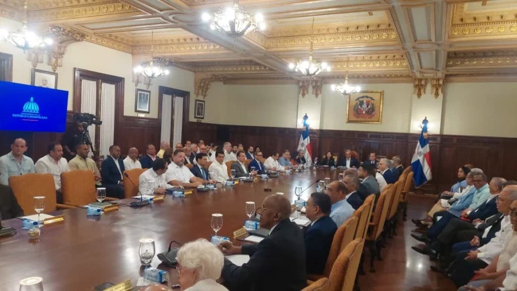 Abinader encabeza Consejo de Gobierno en el Palacio Nacional