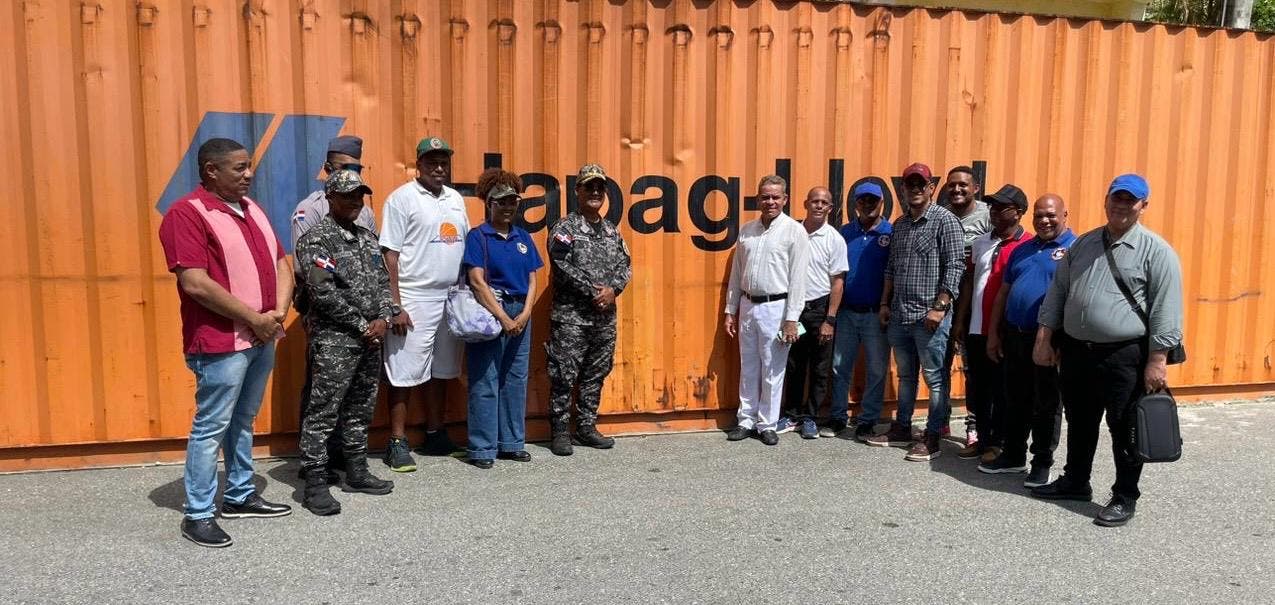 Policía entrega contenedor para procesar residuos en La Zurza