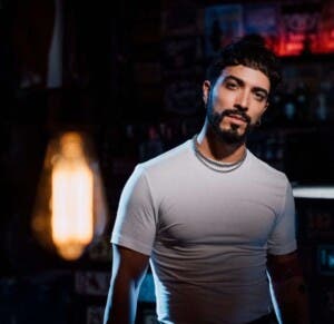 Músico puertorriqueño Luis Figueroa lanza ‘Gris’, que redefine la salsa para una nueva era