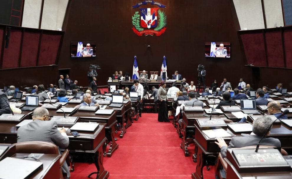 Diputados estudiarán delito migratorio en comisión especial