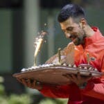 En su 38 cumpleaños, Djokovic arrasa y se mete en semifinales de Ginebra