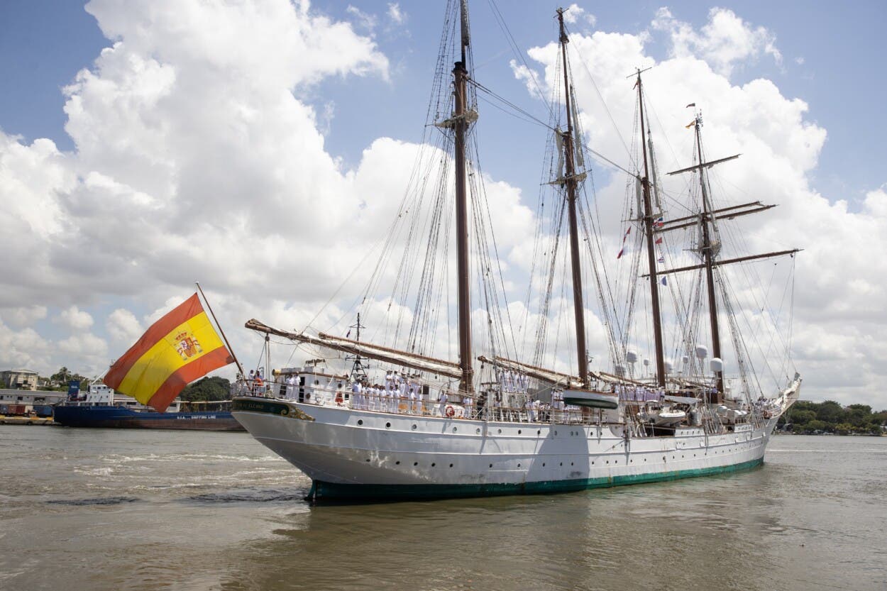 Buque español zarpó de Santo Domingo