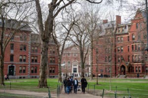 Harvard enfrenta plazo de 72 horas: ¿se acabó su matrícula internacional?