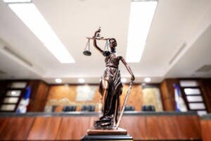 Condenan a 40 y 20 años prisión para asesinos de un oficial