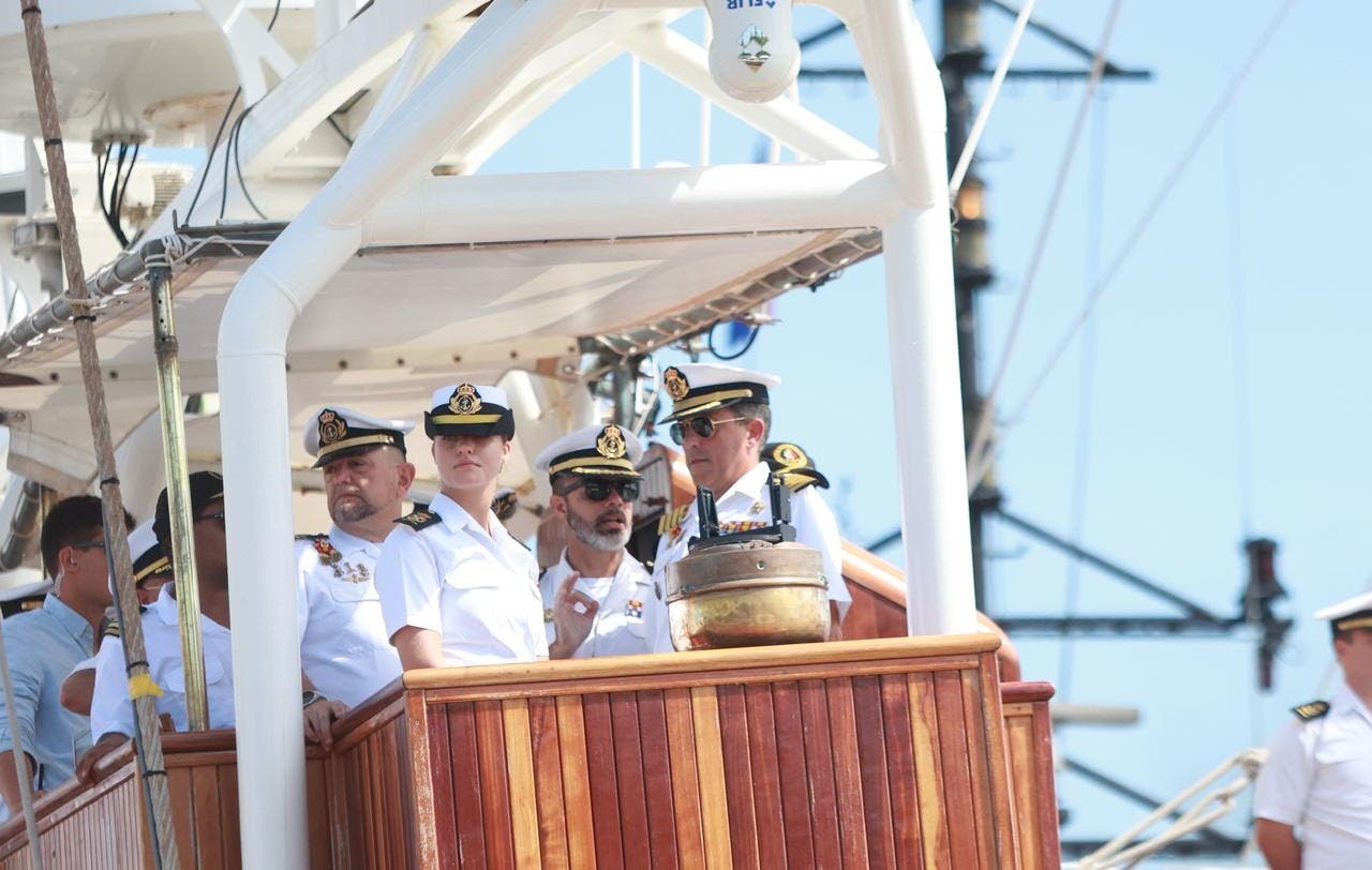 El Juan Sebastián de Elcano y la princesa Leonor atraen miradas en Santo Domingo