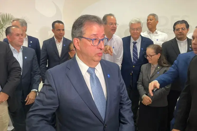 Ricardo Fondeur Victoria es reelegido presidente del CDES con 37 votos a favor