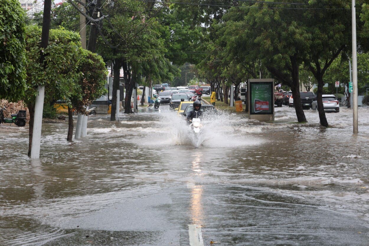 COE aumenta a 21 las provincias en alerta por aguaceros; Indomet prevé más lluvias
