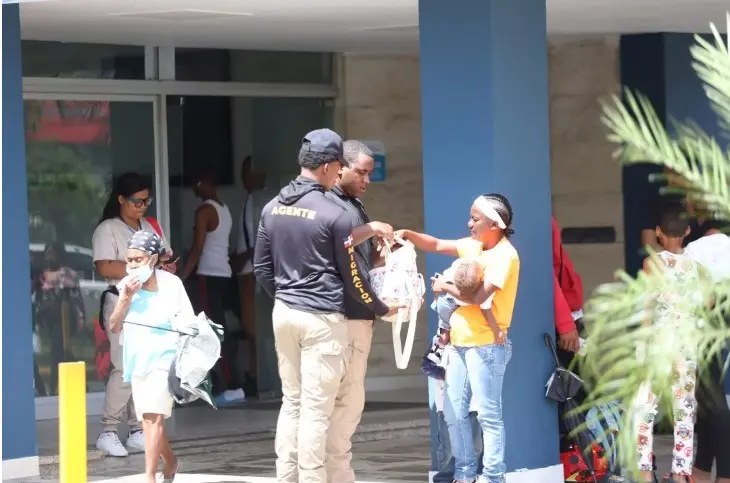 Expulsan en un mes a 900 haitianas embarazadas o lactantes desde República Dominicana