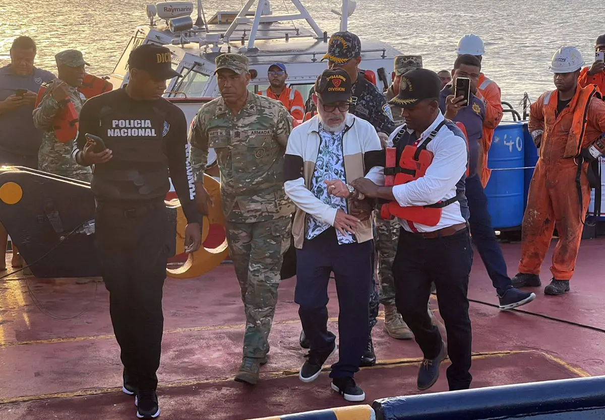 El comentarista Ángel Martínez detenido durante salida en Puerto Plata