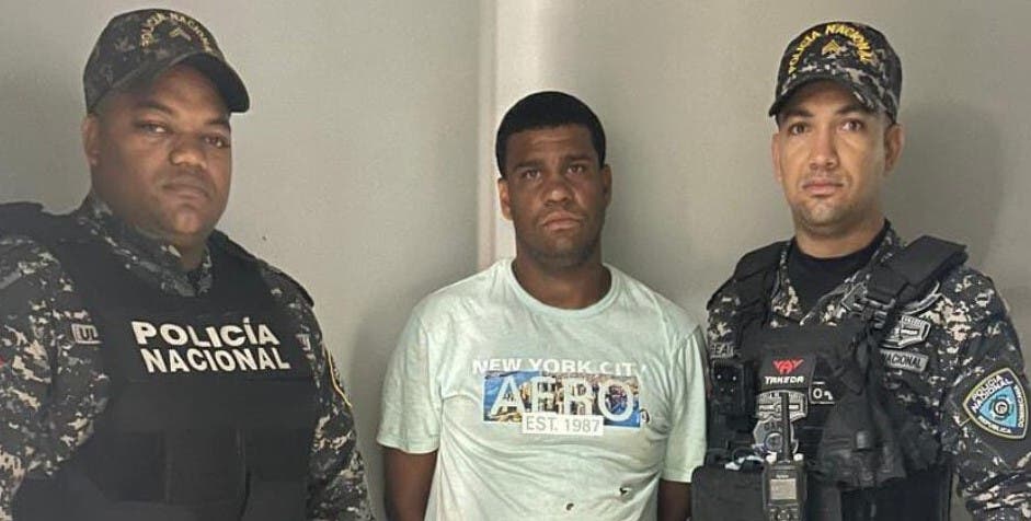 Detenido joven por asesinar a su padre a golpes en Salcedo