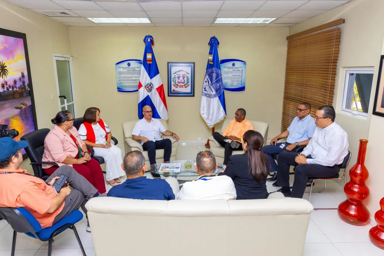 IDAC promueve alianza académica en Barahona para formar jóvenes en aviación