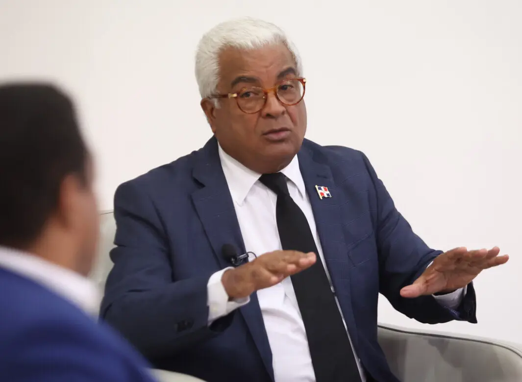 Desmantelan más de 300 mafias en Bienes Nacionales y el CEA, revela Rafael Burgos Gómez