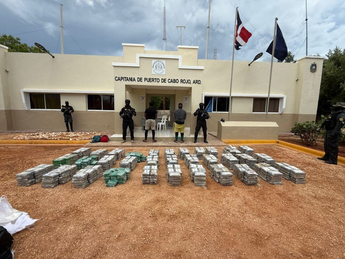Autoridades incutan 834 paquetes de supuesta cocaía y marihuana