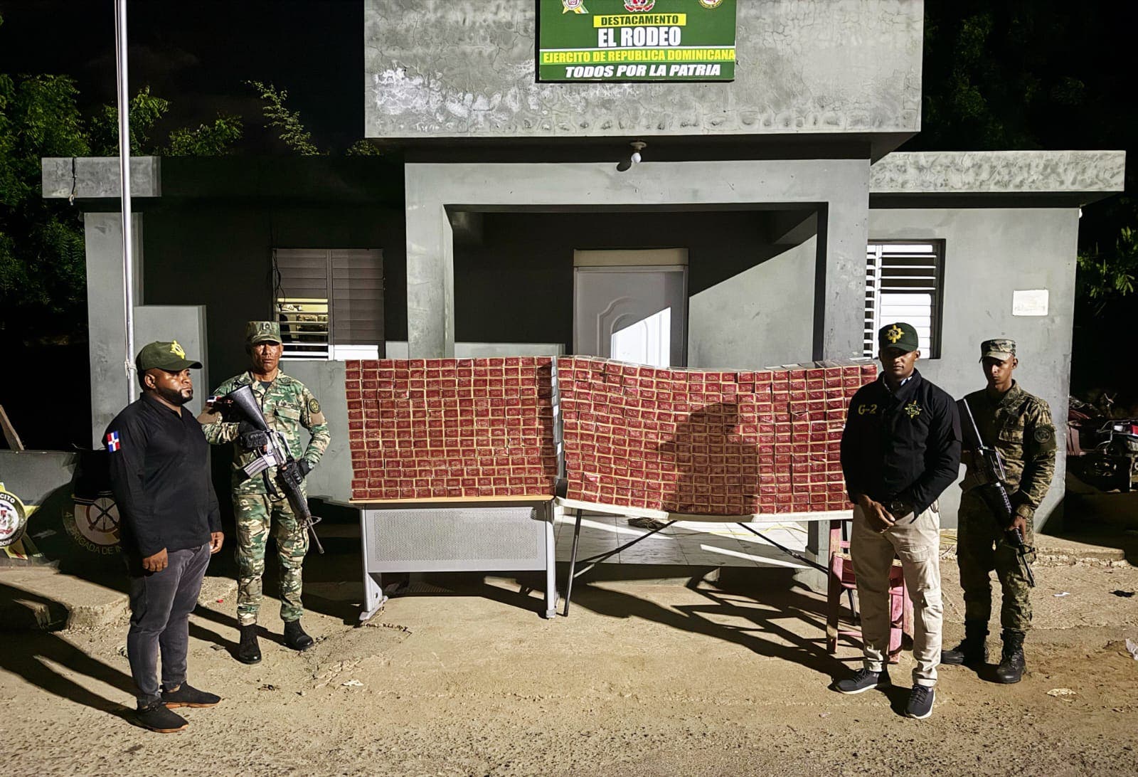 Ocupan 224 000 cigarrillos de contrabando en matorrales de Dajabón y Elías Piña