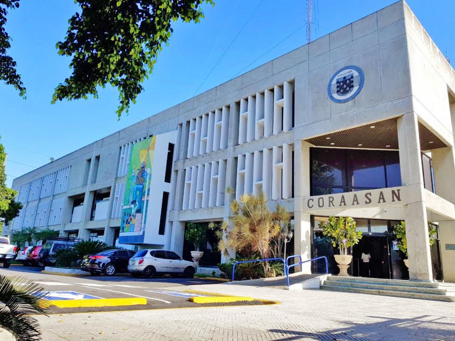 Miles casas se quedan sin agua en Santiago
