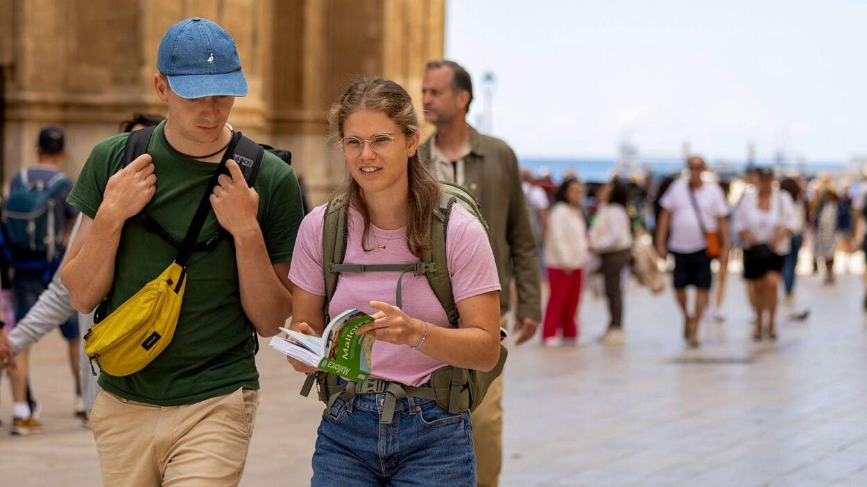 España recibió hasta marzo 17,1 millones de turistas extranjeros, nuevo récord de llegadas