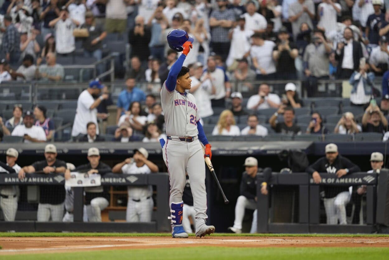 Juan Soto muerde el polvo en su regreso al Bronx
