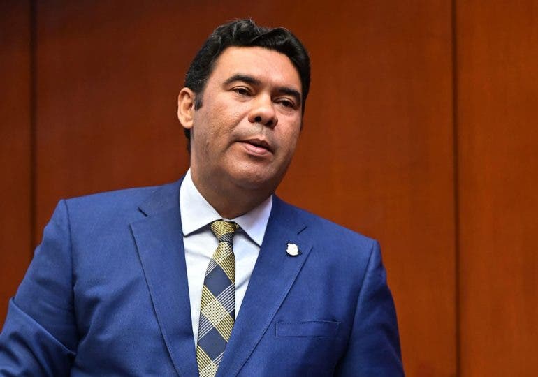 Senador propone ley para apoyar a prospectos liberados