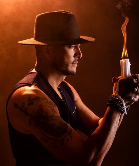 El cubano Max Max estrena “Amor de Tres”, junto Wason Brazobán y el español Aimar Habibi