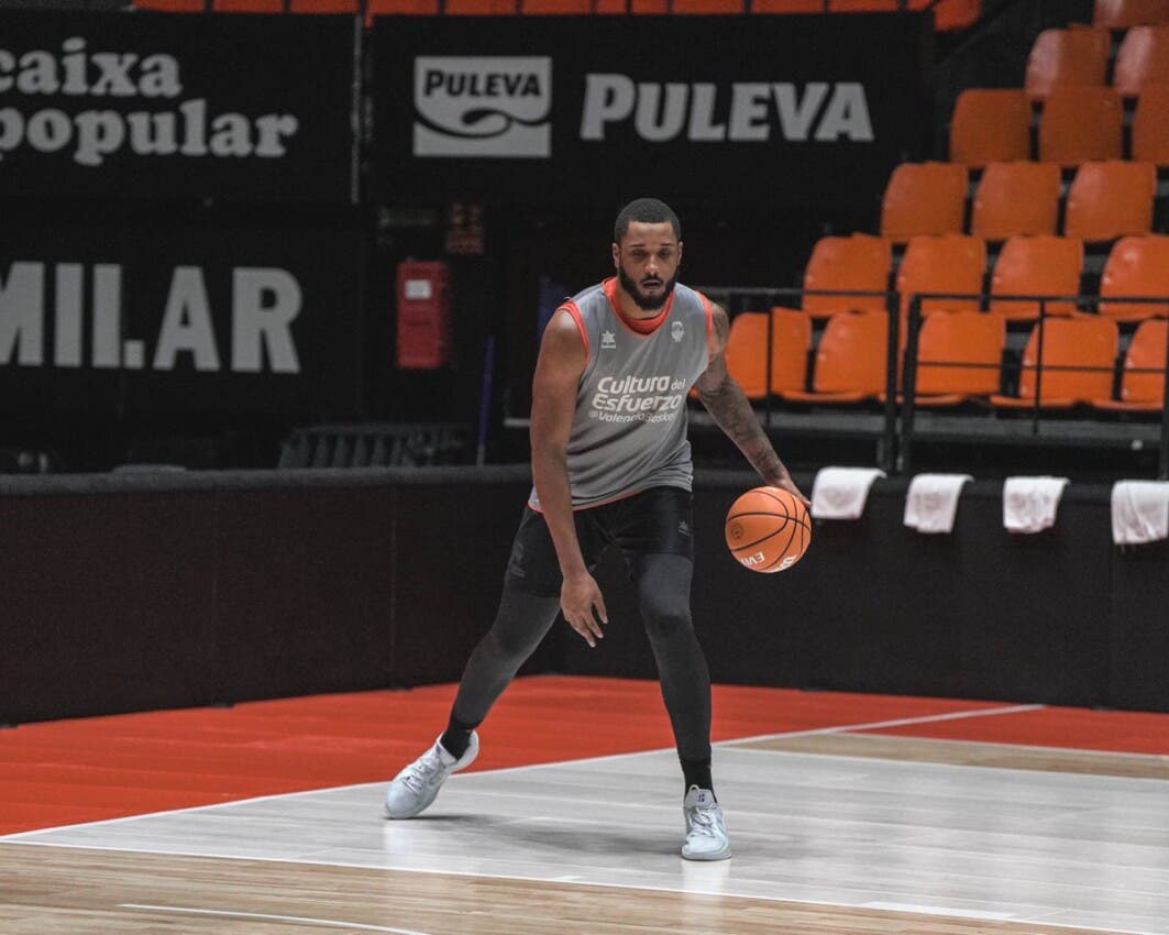 El Valencia inscribe con el número 12 al dominicano Soriano, que puede debutar en Tenerife