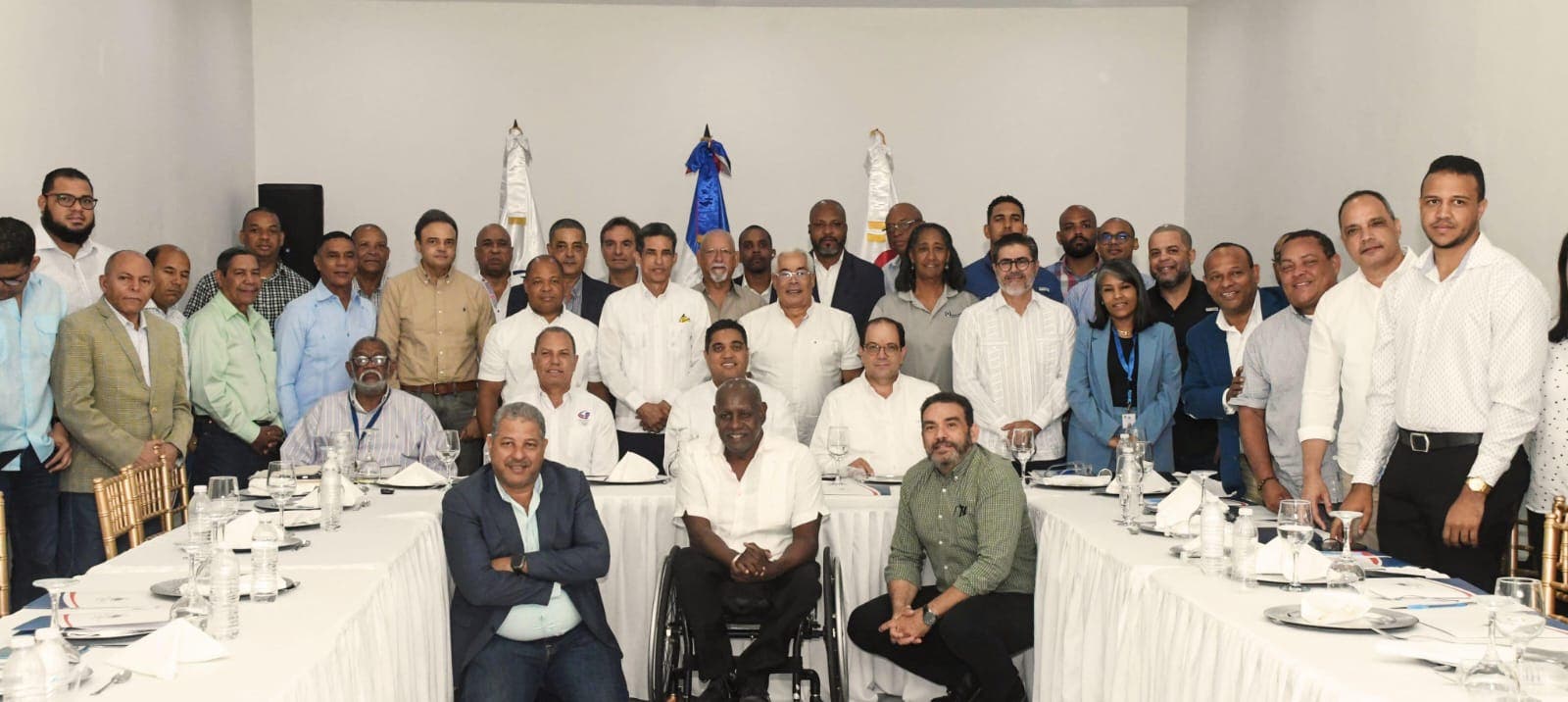 Kelvin Cruz dirige reunión de trabajo con 37 federaciones