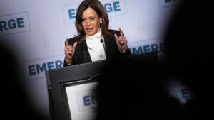 Kamala Harris advierte crisis constitucional en EE.UU.
